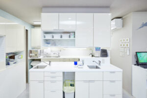 【プロが解説】歯科医院でのIKEAキッチンの施工と活用法！改装・DIYのポイントとは？